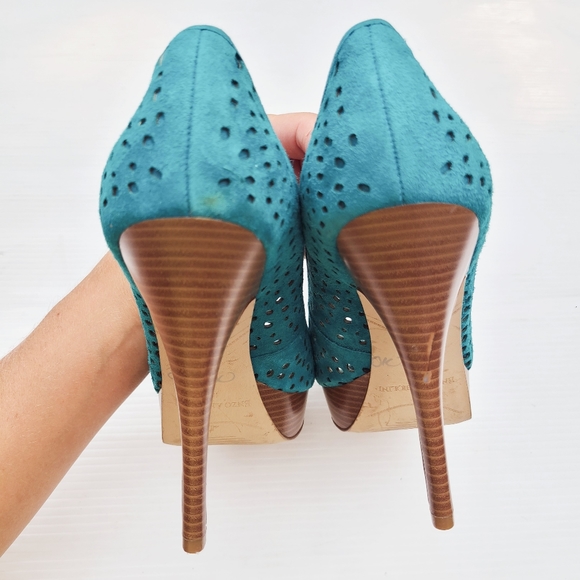 ENZO ANGIOLINI Sully9 teal perforated suede stiletto heel peep-toe pumps - Picture 3 of 14